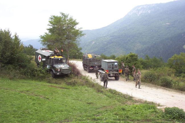 Pioniertruppe baut Checkpoint